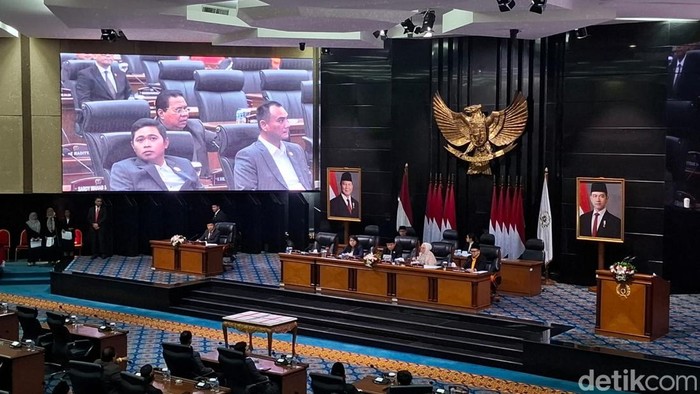Rapat paripurna DPRD DKI Jakarta