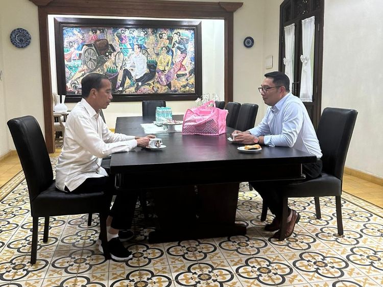 Potret Semringah Ridwan Kamil Temui Jokowi di Sumber Solo