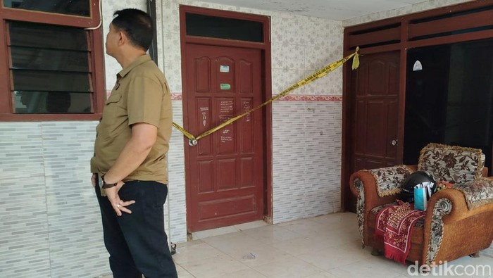 Rumah Pelaku Pencabulan Santriwati di Bangkalan Digeledah-Di-police Line