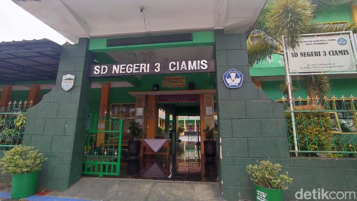 SDN 3 Ciamis memberlakukan belajar di rumah untuk mengantisipasi penularan gondongan.