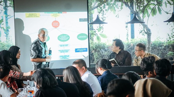 seminar bertajuk “Diplomasi Pertahanan China di Asia Tenggara: Peluang dan Tantangan bagi Indonesia,”