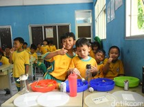 Senyum Ceria Anak SD di Bogor Terima Makan Bergizi Gratis