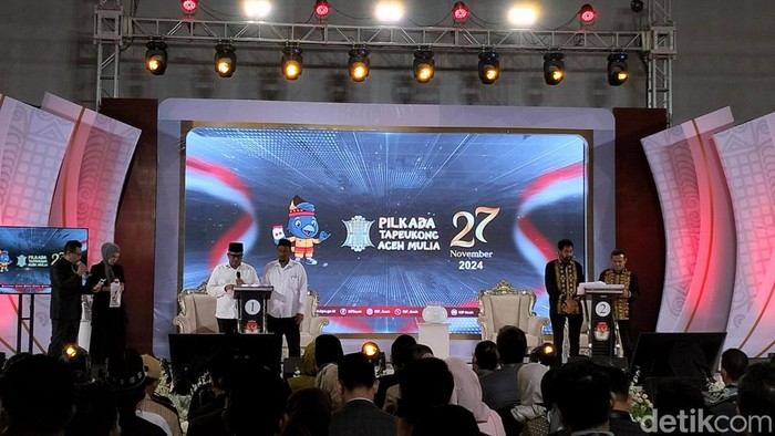 Suasana debat Pilgub Aceh 2024. (Agus Setyadi/detikcom)