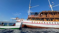 Teluk Saleh menjadi tujuan wisata Live On Board dari Labuan Bajo.