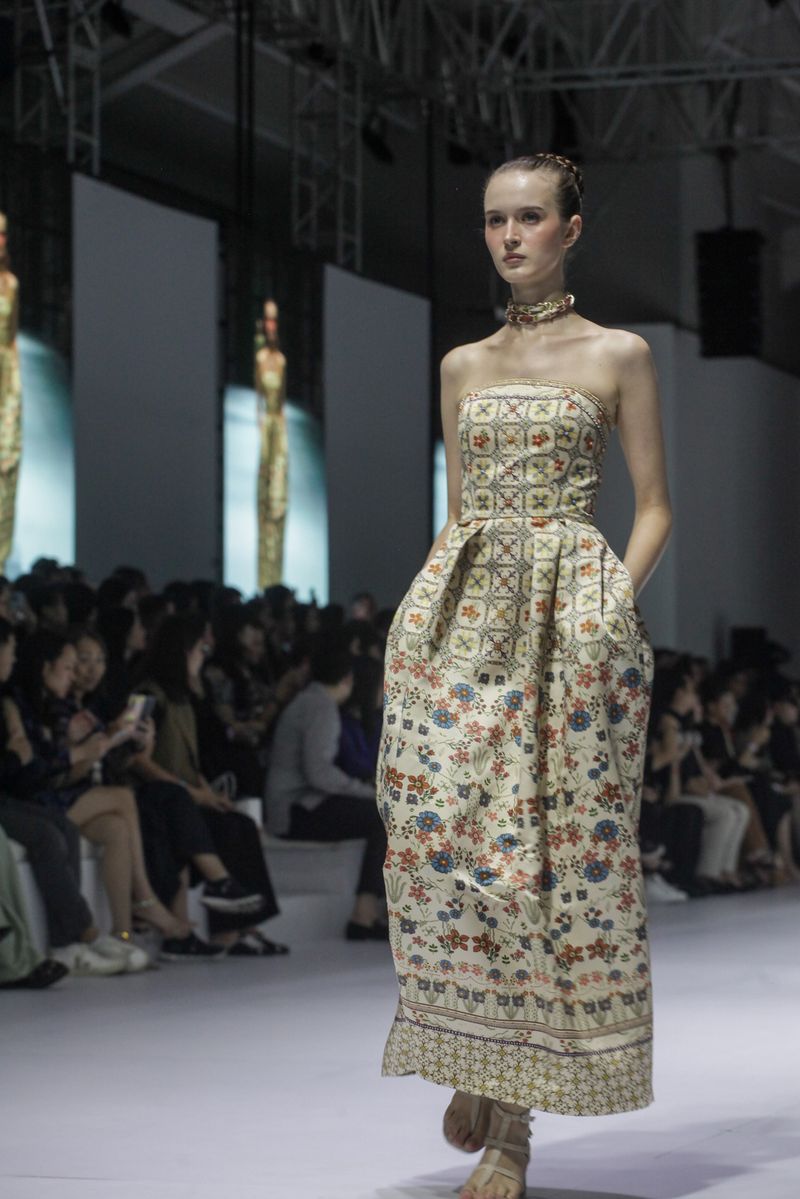 VOTUM Heritage by Cristina Panerese & Sebastian Gunawan di Jakarta Fashion Week 2025