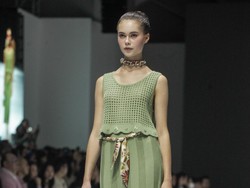 8 Tips Tampil Stylish untuk Natal, Dipadu dengan Tren Fashion 2025