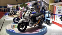 Pertama, kategori tema Future Wave. Pemenangnya adalah Tubagus Rohmatullah. Dia membuat kelir yang menyerupai pesawat luar angkasa. Anak muda asal Jakarta ini mengkombinasikan desain Fazzio Hybrid yang simple dan stylish menjadi lebih futuristik. Foto: Ridwan Arifin