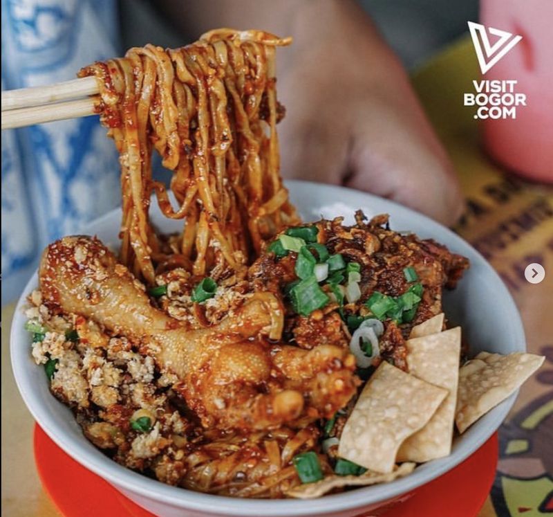 Yuk! Jajan 5 Mie Chili Oil di Bogor yang Pedas Nikmat