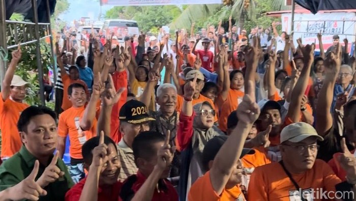 Cagub Sulsel Danny Pomanto menemui pendukungnya di Padang Sappa dan Padang Kalua, Luwu. Ahmad Al Qadri/detikSulsel