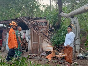 Angin Kencang Rusak 5 Rumah di Trenggalek