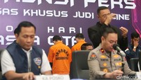 Irjen Asep Edi Suheri selaku Wakabareskrim mengatakan tersangka lainnya ialah CAS yang berperan sebagai direktur PT OTI dan tersangka E sebagai komisaris PT OTI. Dia mengatakan PT OTI merupakan perusahaan jasa keungan yang dibuat khusus untuk situs slot 82-78.