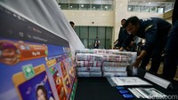 Dalam kasus ini, Bareskrim menyita uang tunai senilai Rp 70,1 miliar.