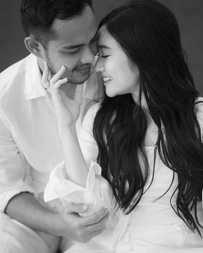 Dalam postingan, Febby pun sekaligus mengungkap rasa cintanya kepada Dio. “Aku memilihmu dan aku memilihmu lagi dan lagi. Tanpa jeda, tanpa ragu, dalam hitungan detik. Aku tetap memilihmu,” katanya. Foto: Instagram Febby Rastanty