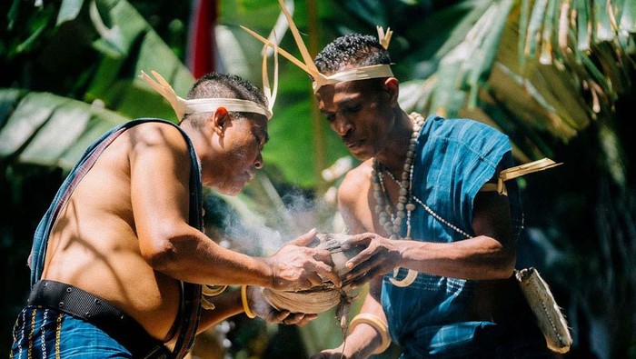 Sanggar Bliran Sina Watublapi mempertunjukkan karya bertajuk “Gelar Budaya Bliran Sina Watublapi”. Mereka menampilkan semua ragam warisan budaya Suku Krowe.
