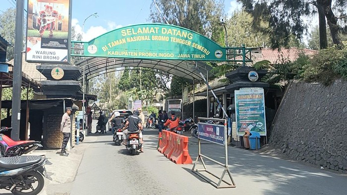 Gerbang Taman Nasional Bromo Tengger Semeru di Probolinggo