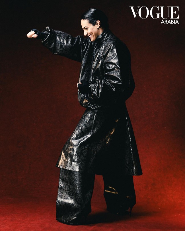 Setelah diundang menonton fashion show brand Bottega Veneta pada September lalu kini Imane didaulat jadi model sampul majalah Vogue Arabia. Imane pun disebut ‘new fashion darling’. Foto: Instagram Vogue Arabia