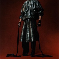 Dalam pemotretan yang dirilis Vogue, Imane tampil high fashion menggunakan busana dari brand-brand kenamaan, termasuk Balenciaga dan Bottega Veneta. Kali ini ia hadir dengan gaya yang lebih bold dan maskulin. Foto: Instagram Vogue Arabia