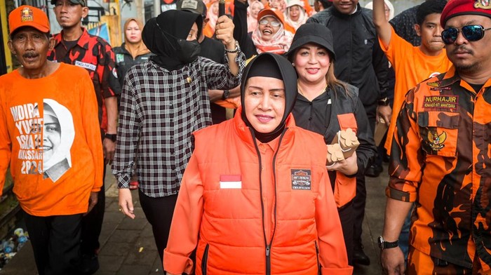 Indira Jusuf Ismail.