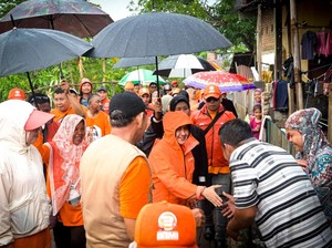 Warga Antusias Sambut Indira Blusukan Jalan Kaki-Kehujanan di Tamalanrea