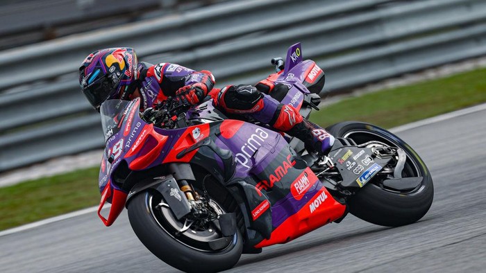 SEPANG, SGR - NOVEMBER 01: Jorge Martin of Prima Pramac Racing in action during Fridays free practice session of the Petronas Grand Prix of Malaysia held on November 01,2024 at Petronas Sepang International Circuit in Sepang, Malaysia. (Photo by Hazrin Yeob Men Shah/Icon Sportswire via Getty Images)