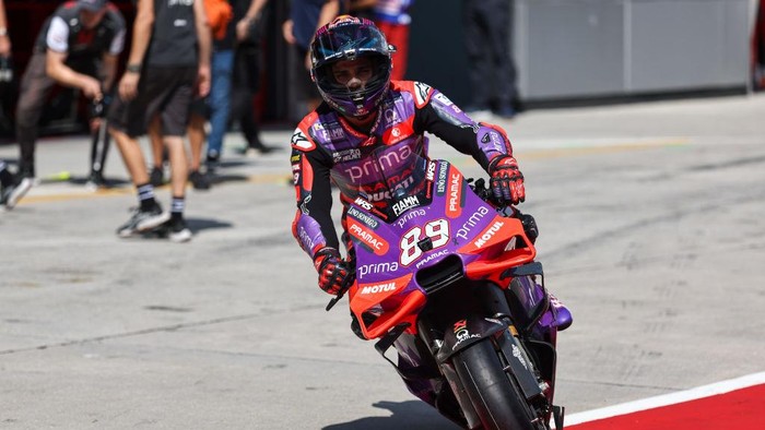 SEPANG, SGR - NOVEMBER 01: Jorge Martin of Prima Pramac Racing in action during Fridays free practice session of the Petronas Grand Prix of Malaysia held on November 01,2024 at Petronas Sepang International Circuit in Sepang, Malaysia. (Photo by Hazrin Yeob Men Shah/Icon Sportswire via Getty Images)