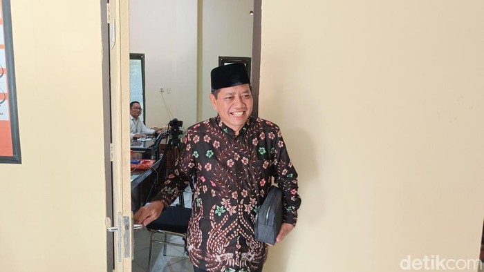 Ketua PKD Banyumas sekaligus Kades Kasegeran, Saefudin usai menjalani pemeriksaan di ruang Gakkumdu, Bawaslu Kabupaten Banyumas, Sabtu (2/11/2024).