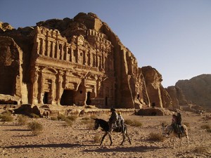 Kota Kuno Petra dan Kaitannya dengan Kisah Ashabul Kahfi dalam Al-Quran