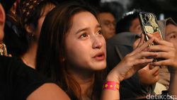 Kunto Aji-Bilal Indra Guncang Panggung Studentnite Festival