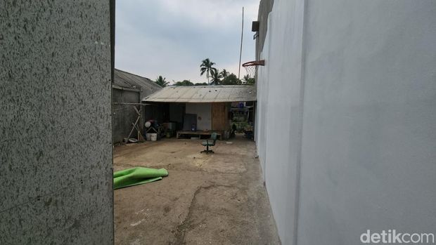 Lokasi para crew Sadbor joget sambil live TikTok.