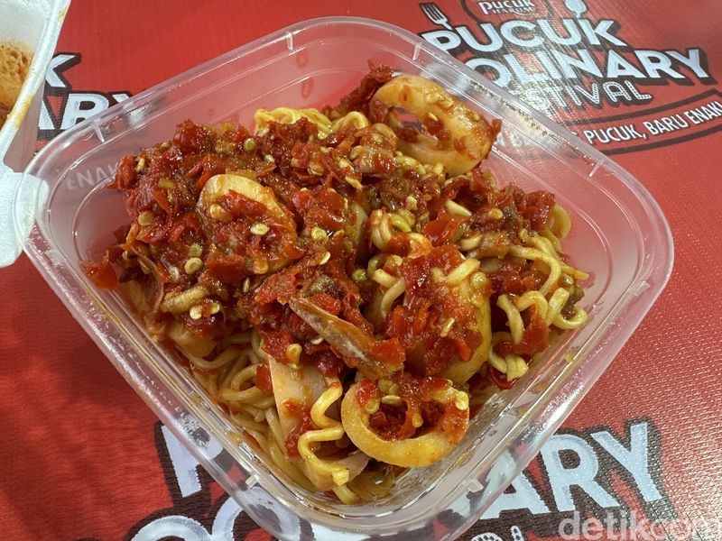 Makanan pedas Pucuk Coolinary Festival