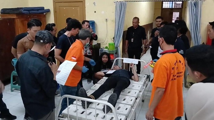 Polisi menggelar rekonstruksi kasus meninggalnya pasien ODGJ bernama Syahrullah (40) di Rumah Sakit Khusus Daerah (RSKD) Dadi Makassar, Sulawesi Selatan (Sulsel).