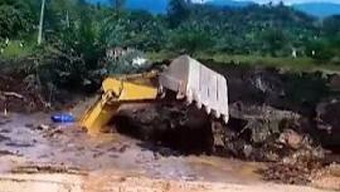 Fenomena tanah bergerak diduga likuifaksi terjadi di Kabupaten Mamuju Tengah, Sulawesi Barat (Sulbar).