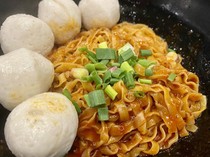 Video Mencicipi Bakso Ikan dan Mee Pok Dengan Chili Oil di Gading Serpong
