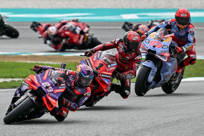 Prima Pramac Racing's Spanish rider Jorge Martin (L) rides in front of Ducati Lenovo Team's Italian rider Francesco Bagnaia (C) and Gresini Racing MotoGP's Spanish rider Marc Marquez (R) during the Sprint race of the MotoGP Malaysian Grand Prix at the Sepang International Circuit in Sepang on November 2, 2024. (Photo by MOHD RASFAN / AFP)