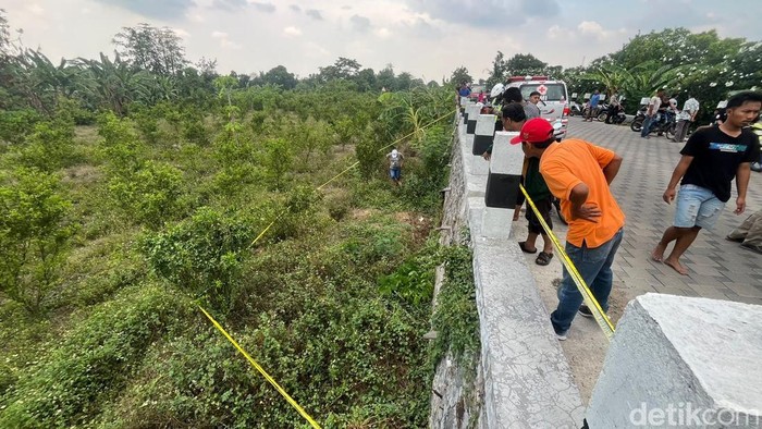 pembunuhan pria berhelm merah di mojokerto