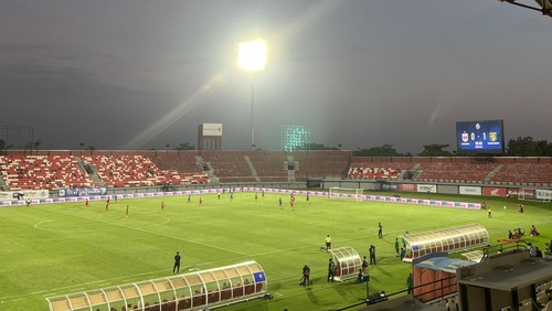 Pertandingan PSIS Semarang melawan Persebaya Surabaya di Stadion Kapten I Wayan Dipta, Gianyar, Sabtu (2/11/2024). (Ida Bagus Putu Mahendra/detikBali)