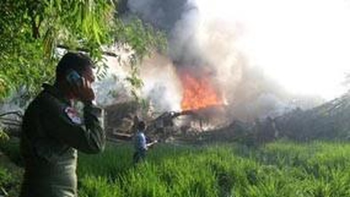 Pesawat Hercules C-130 Meldak dan Jatuh di Magetan 2009