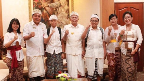 Pjs Wali Kota Denpasar I Dewa Gede Mahendra Putra menerima kunjungan siswa SMPN 10 Denpasar yang mewakili Bali dalam OPSI Tingkat Nasional 2024 pada 3-9 November di Jakarta. (Dok. Pemkot Denpasar)