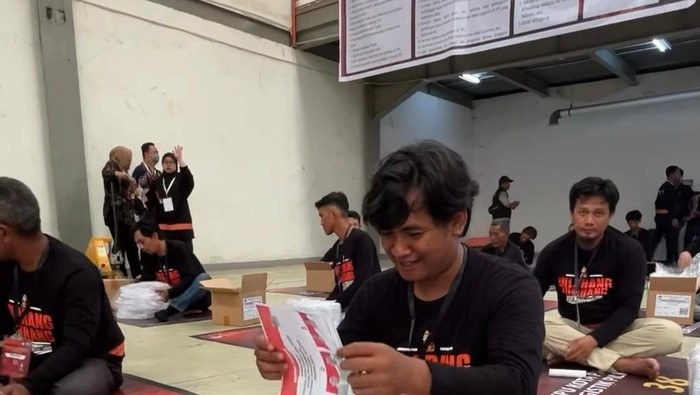 Proses sortir-lipat untuk Pilkada Palembang mulai dilakukan.