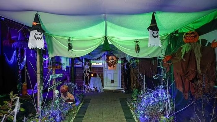Rumah dengan konsep Halloween/Anita Maric via Daily Mail Rumah dengan konsep Halloween