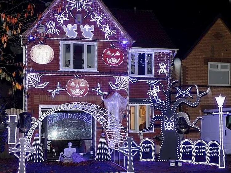 Niat Banget! Dekorasi Rumah Menyeramkan Ala Halloween Bisa Habis Rp 20 Juta