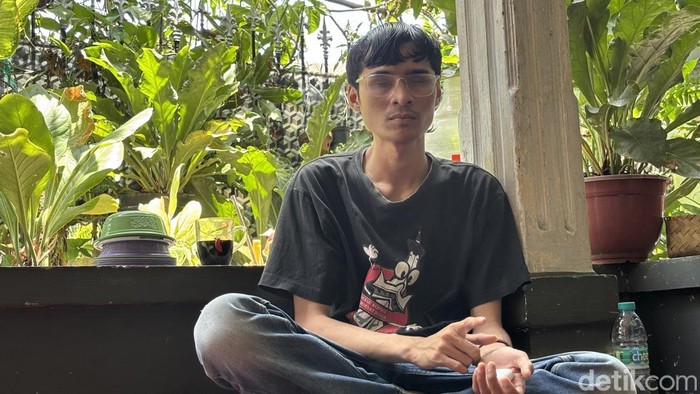 Salah satu disabilitas netra di Surabaya, Ipong saat menyampaikan harapannya untuk Pilkada 2024.