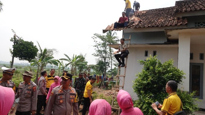 Suasana pascabencana angin puting beliung di Kecamatan Punggur dan Kecamatan Kota Gajah, Lampung Tengah.