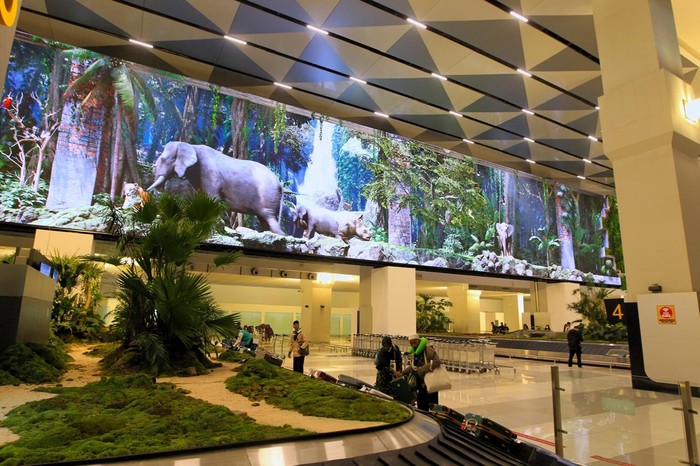 Tampilan interior di Bandara Soetta