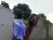 Tembok Penyangga Tol Serpong-Cinere Ambruk Gegara Hujan Deras