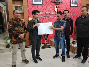 Tim Luthfi-Yasin Lengkapi Berkas Dugaan Camat-Kades Tak Netral ke Bawaslu