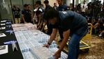Uang Bertumpuk-tumpuk Hasil Judi Online Disita Polisi