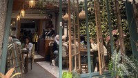tampak bagian dalam kafe