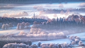 Hoarfrost Heaven karya Andy Gray yang diambil di Peak District, Inggris menjadi juara dua kategori utama Weather Photographer of the Year 2024. Foto: Andy Gray/Weather Photographer of the Year 2024