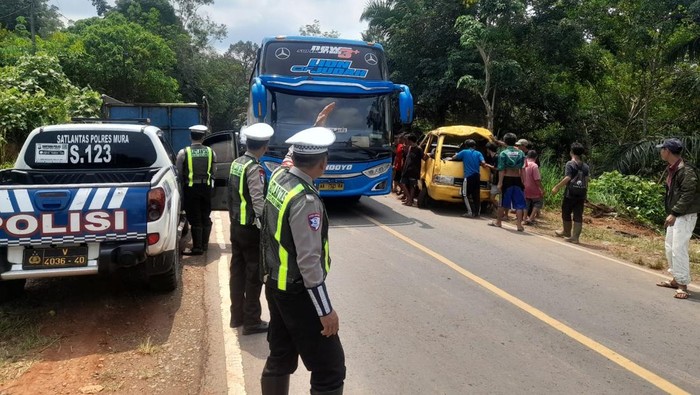 Angkot di Musi Rawas terjun ke jurang saat hindari motor hingga 1 penumpang tewas